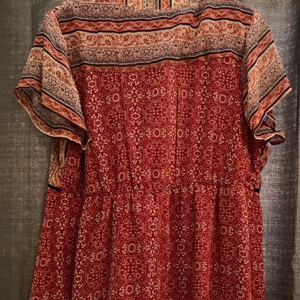 Cute dress never worn.